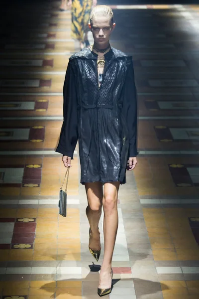 Look 48